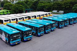 Hà Nội: Hoạt động vận tải hành khách công cộng vẫn tiếp tục tạm dừng