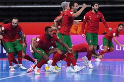 Thắng kịch tính Kazakhstan, Bồ Đào Nha vào chung kết futsal World Cup