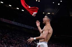 Ronaldo và Messi là những ngôi sao sáng nhất Champions League