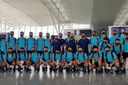 Đội tuyển Việt Nam đến UAE, Văn Lâm cổ vũ các đồng đội từ Nhật Bản
