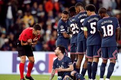 Messi 'hạ mình' gây sốc tại PSG bị cho là chiêu trò PR