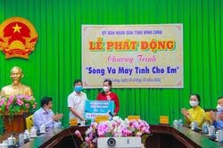 Vĩnh Long vận động hơn 3 tỷ đồng và 1.039 máy tính bảng cho chương trình 'Sóng và máy tính cho em'