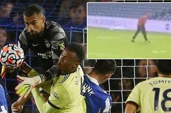 Va chạm gãy cả răng, hậu vệ Arsenal cặm cụi đi tìm
