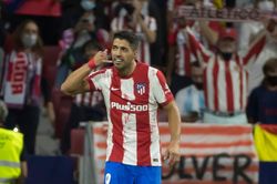 Suarez có cử chỉ 'khó hiểu' khi ghi bàn, Atletico Madrid hạ đẹp Barca
