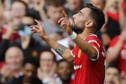 Bruno Fernandes lập kỷ lục trong ngày MU bị Everton cầm hòa