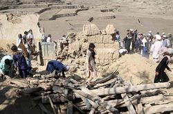 Taliban tấn công nơi ẩn náu của IS