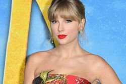 Taylor Swift phát hành 'Red (Taylor's Version)' sớm hơn dự kiến