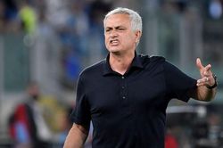Roma thắng, Mourinho phá kỷ lục của Serie A