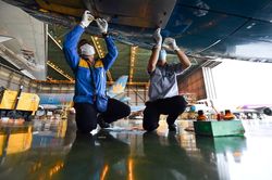 Máy bay Vietnam Airlines được bảo dưỡng, sẵn sàng cất cánh trở lại