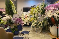 NSND Hồng Vân, MC Nguyên Khang viếng Phi Nhung, đại diện cố ca sĩ nhắn nhủ điều đặc biệt đến khán giả