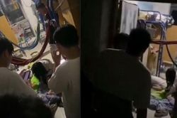 2 nữ sinh bị 1 nam sinh giở trò đồi bại trong KTX, hành động của người xung quanh khiến dư luận phẫn nộ