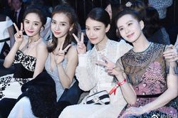5 sao Hoa ngữ có gu thời trang vừa sến vừa phèn: Một người đẹp khiến Lưu Diệc Phi phải chào thua?