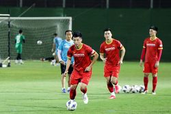 Phan Văn Đức trở lại, tuyển Việt Nam luyện 'chiêu' ghi bàn