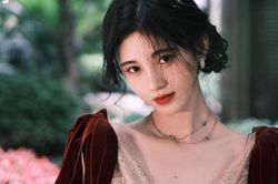 Cúc Tịnh Y sắp có 'bản sao' vì bị một tiểu hoa 9x 'hớt tay trên' cướp mất stylist?