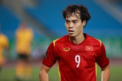 Lối đi nào cho Văn Toàn trên hàng công của ĐT Việt Nam?