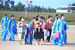 Thừa Thiên Huế, Quảng Bình tiếp tục đón công dân từ miền Nam về quê