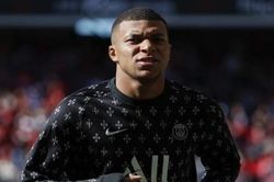 Chuyển nhượng cầu thủ: Real Madrid sắp ký Mbappe; Van de Beek sẽ chia tay MU; Barca nợ tiền đối tác
