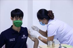 Lào thúc đẩy công tác chuẩn bị tiêm vaccine ngừa COVID-19 cho học sinh