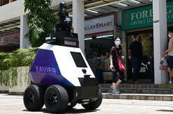 Singapore đưa robot cảnh sát vào hoạt động