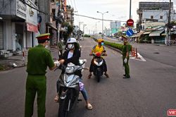 Phụ huynh vùng dịch TP.HCM đón con về thành phố thế nào?
