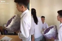 Nam sinh cầm bó hoa to đến tỏ tình với nữ sinh nhưng bị từ chối, hành động sau đó khiến tất cả bất ngờ