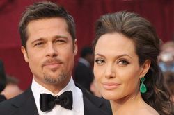 Angelina Jolie bán nửa cổ phần trong tài sản chung với Brad Pitt