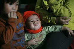 Hành trình hồi hương vất vả của những gia đình có con nhỏ