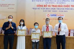 Trưng bày sách báo và trao giải Đại sứ văn hóa đọc