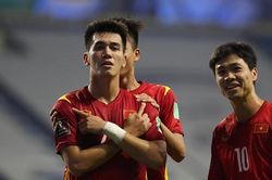 Bóng đá Việt Nam hôm nay: ĐT Việt Nam đấu ĐT Trung Quốc (VTV5, VTV6, 0h00 ngày 8/10)