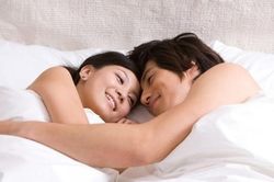 Bất an với cách ghi 'nhật ký' ân ái lạ lùng của chồng
