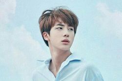 Jin BTS ngồi thở thôi cũng khiến dân tình 'sốc visual'