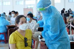 Đà Nẵng: Chậm nhất đến ngày 20/10 sẽ bao phủ 100% mũi 1 vắc xin người dân
