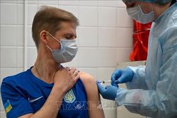 Ukraine bắt buộc tiêm vaccine ngừa COVID cho giáo viên
