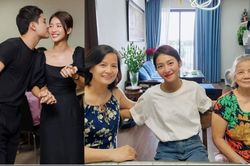 Thanh Sơn khoe ảnh 'người tình tin đồn' Khả Ngân đến thăm nhà, nghệ sĩ Việt liên tục giục 'chốt đơn'