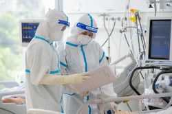 Lực lượng hỗ trợ rút về, TP.HCM sẽ điều trị bệnh nhân COVID-19 thế nào?