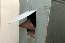 Đục hai két sắt công ty, trộm tiền tỷ