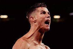 Ronaldo mang 'thần dược' từ Turin đến MU