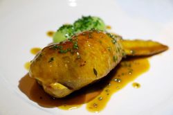 1 triệu đồng cho một chiếc cánh gà ở Hong Kong, bạn có dám 'vung tay' ăn thử?