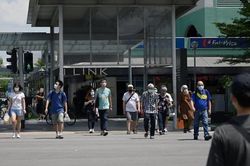 Singapore nối dài kỷ lục buồn, Tokyo đón tín hiệu tốt