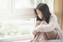 Cha mẹ cần ngừng ngay 5 hành vi hủy hoại lòng tự trọng của con vẫn diễn ra hằng ngày mà không hề hay biết
