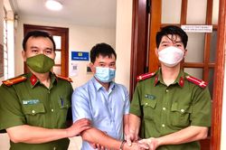 Giám đốc Công ty dược''ôm nợ', trốn truy nã
