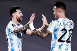 Highlights Argentina 3-0 Uruguay: Messi treo bóng ghi bàn