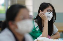 Chuyên gia: Cần chấp nhận rủi ro để học sinh được đi học