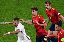 Vì sao bàn gây tranh cãi của Mbappe được công nhận?