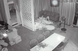 Kẻ gian dùng khẩu trang che camera, đột nhập nhà dân trộm nhiều tài sản