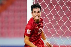 Tiến Linh thắng tiền đạo Trung Quốc trong cuộc bình chọn của AFC