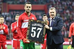 Chia tay đội tuyển Ba Lan, Lukasz Fabianski đã nhận được màn tri ân vô cùng xúc động