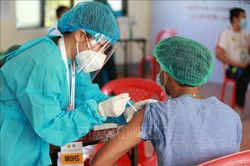 Myanmar khởi động chương trình tiêm vaccine chủng cho trẻ em trên 12 tuổi