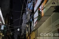 TPHCM: Đối tượng nghi 'ngáo đá' leo trụ điện la hét rồi té ngã