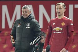 MU: Solskjaer bị tố 'lừa dối' Donny van de Beek